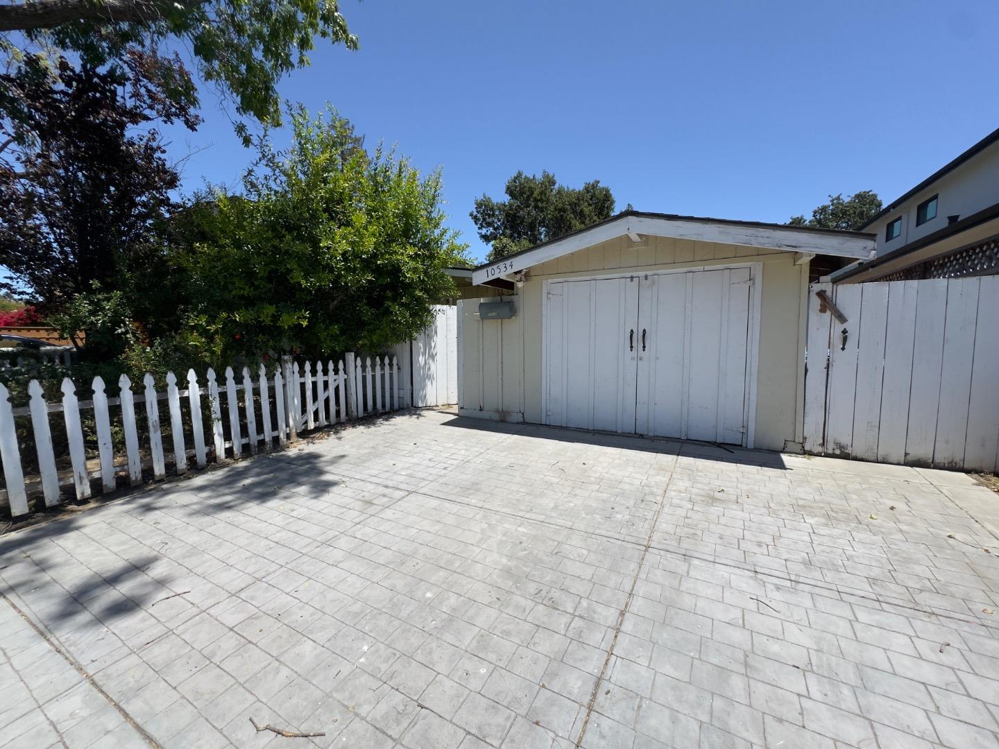 10534 Sterling Boulevard