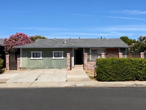 Photo of 4362 Houndsbrook Way, SAN JOSE, CA 95111 (MLS # ML82061066)