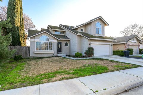 Photo of 1118 Strawbridge Drive, NEWMAN, CA 95360 (MLS # ML82021935)