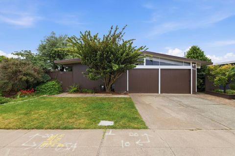 Photo of 692 Edna Way, SAN MATEO, CA 94402 (MLS # ML82049231)