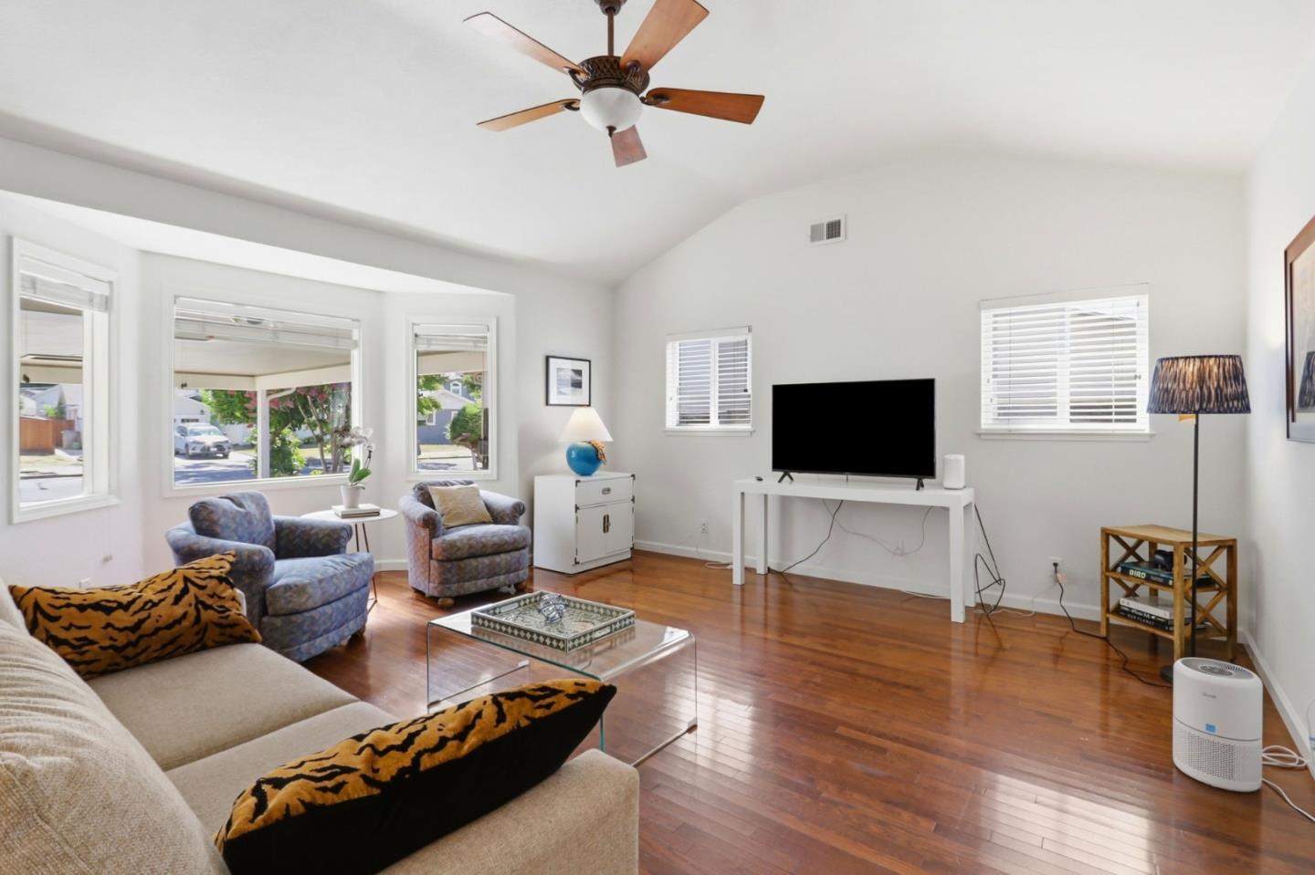 2586 Bobolink Drive
