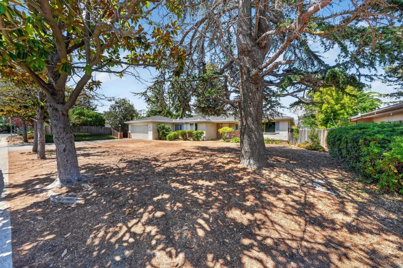 416 Los Ninos Way