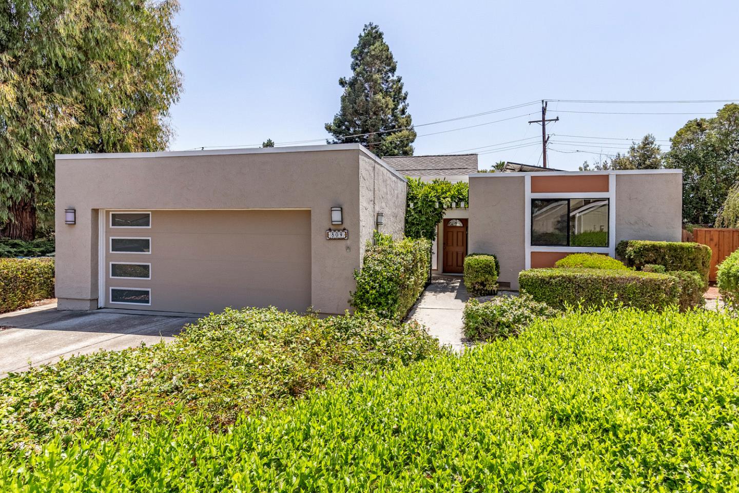 809 Runningwood Circle