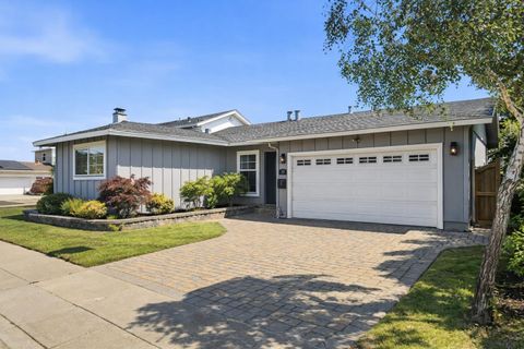 Photo of 318 Bluefish Court, FOSTER CITY, CA 94404 (MLS # ML82042258)
