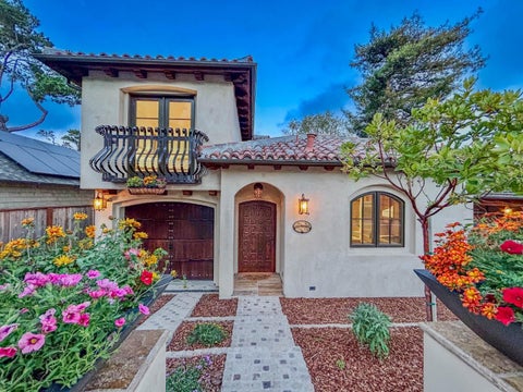 Photo of 960 NE Mission Street, CARMEL, CA 93921 (MLS # ML82062942)