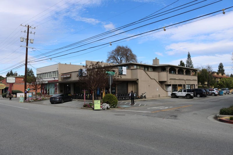 1800 El Camino Real