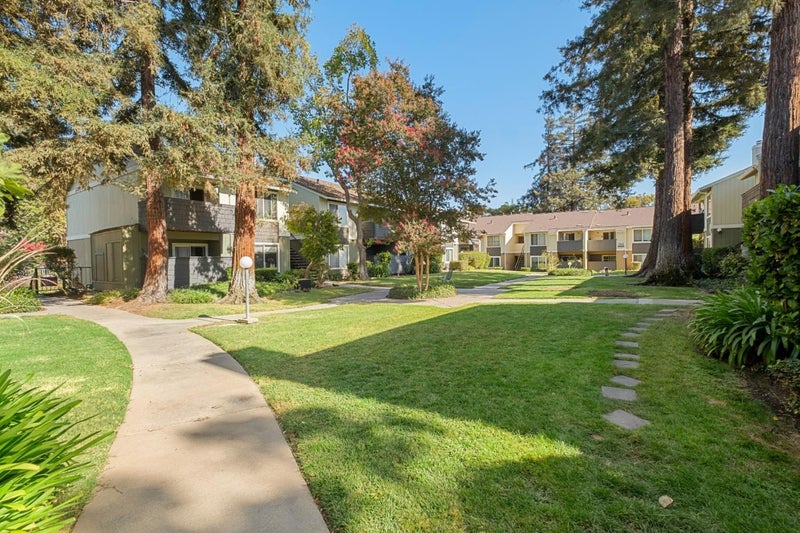 2599 Easton Lane 108