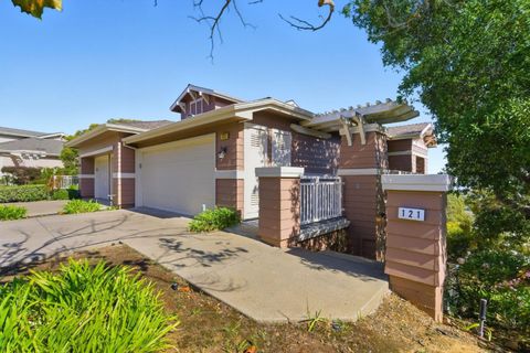 Photo of 121 Cliff Swallow Court, BRISBANE, CA 94005 (MLS # ML82025168)
