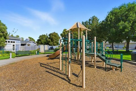 Tiny photo for 121 Cliff Swallow Court, BRISBANE, CA 94005 (MLS # ML82025168)