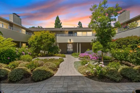 460 Lassen Street Unit 6, Los Altos, CA 94022 - #: ML81992930