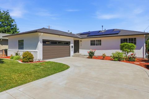 Photo of 939 Kingfisher Drive, San Jose, CA 95125 (MLS # ML82045262)