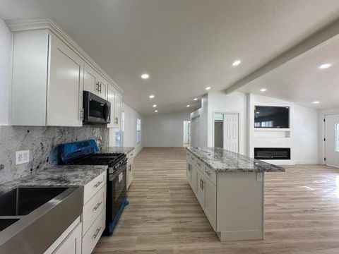 Photo of 117 PEARTREE Lane, HOLLISTER, CA 95023 (MLS # ML82043689)