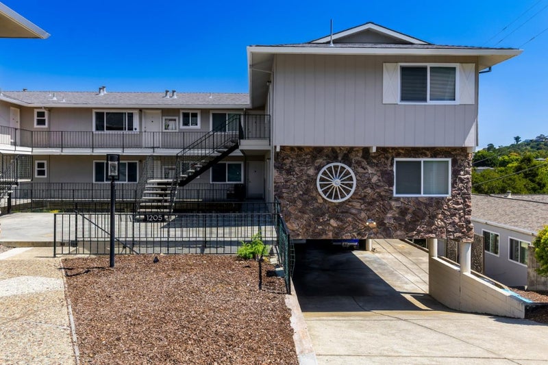 1205 Geraldine Way