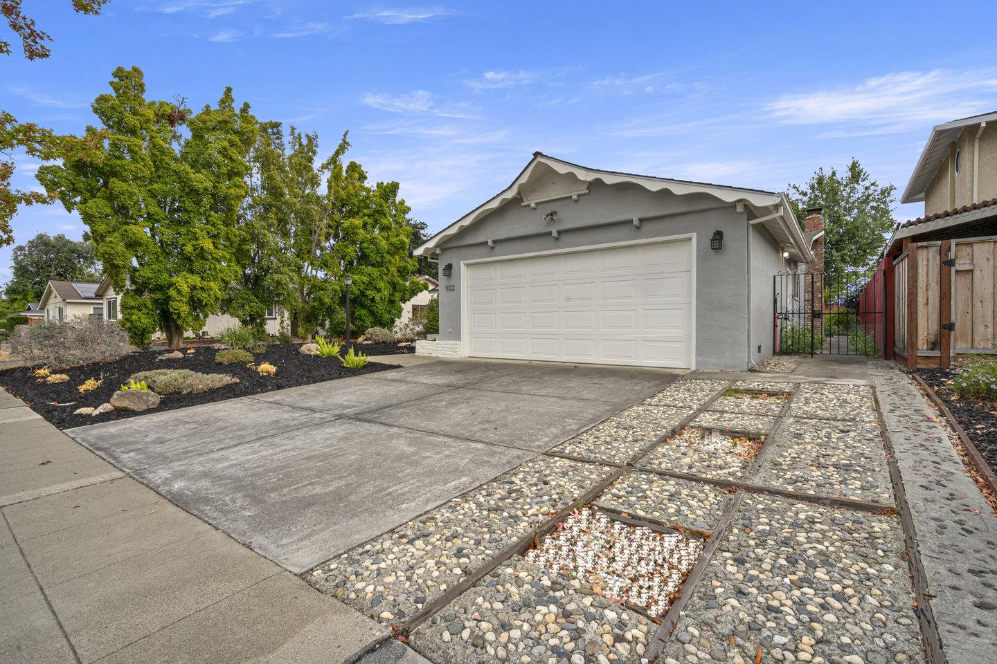 932 Leighton Way