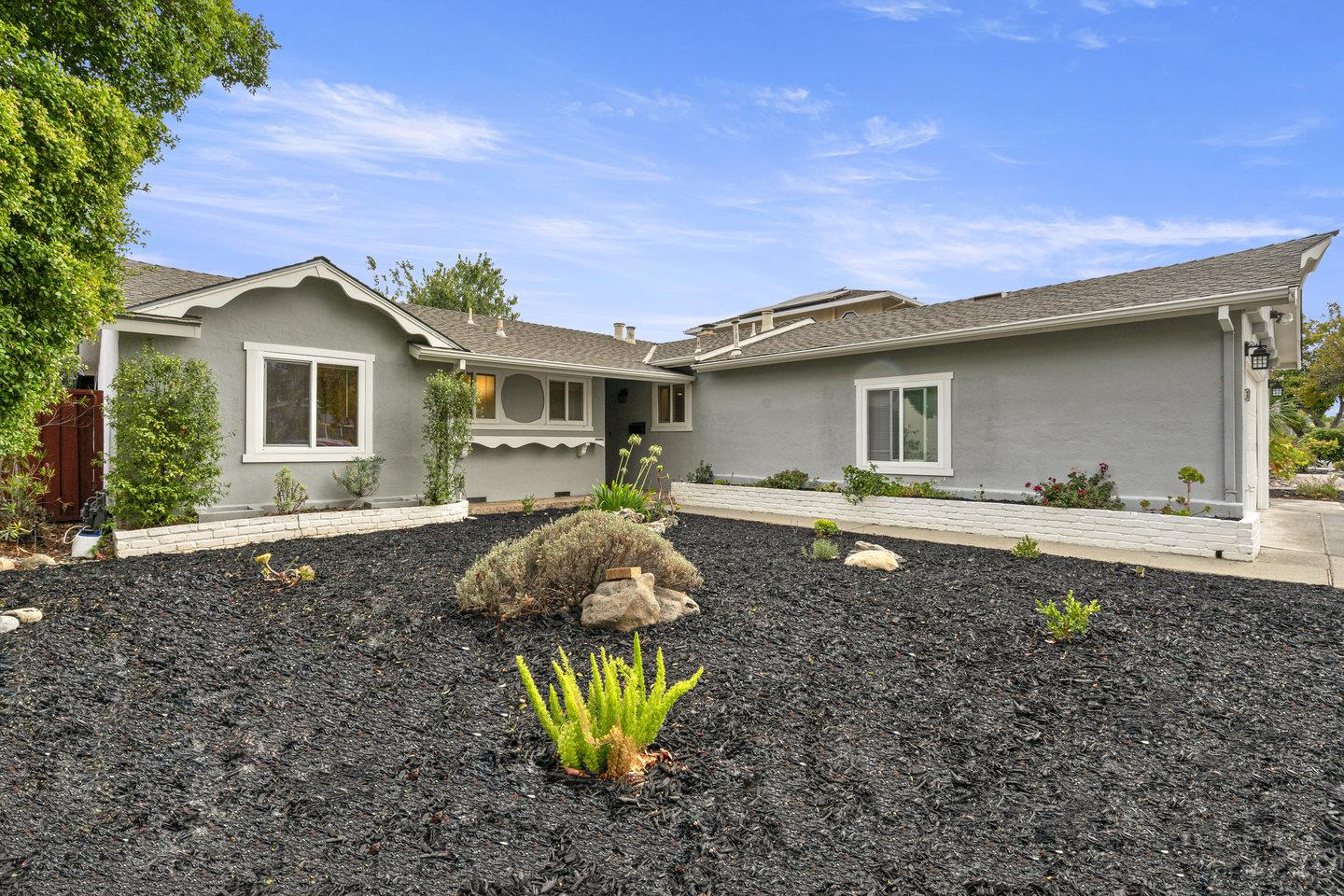 932 Leighton Way