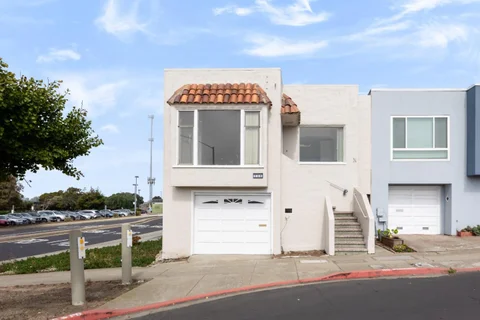 230 Los Banos Avenue, Daly City, CA 94014 - #: ML82064281