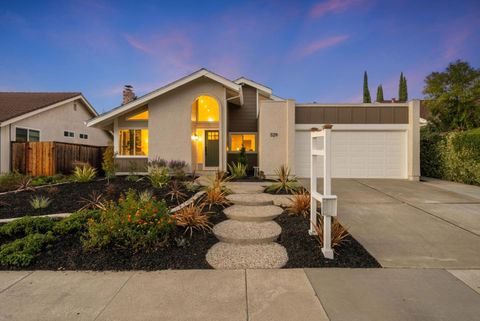 Photo of 529 Galen Drive, SAN JOSE, CA 95123 (MLS # ML82023952)