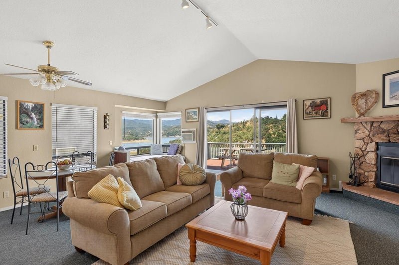 2537 Shoreline Road