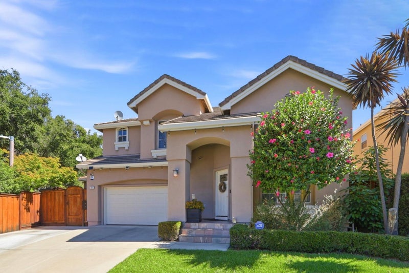 1044 Woodvale Court