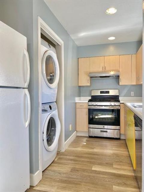 Tiny photo for 864 Laurel Street #A, San Carlos, CA 94070 (MLS # ML82029407)