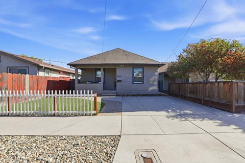 Photo of 827 Central Ave AVE, Hollister, CA 95023 (MLS # ML82047007)