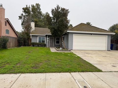 Photo of 1429 Pintail Circle, Los Banos, CA 93635 (MLS # ML82029744)