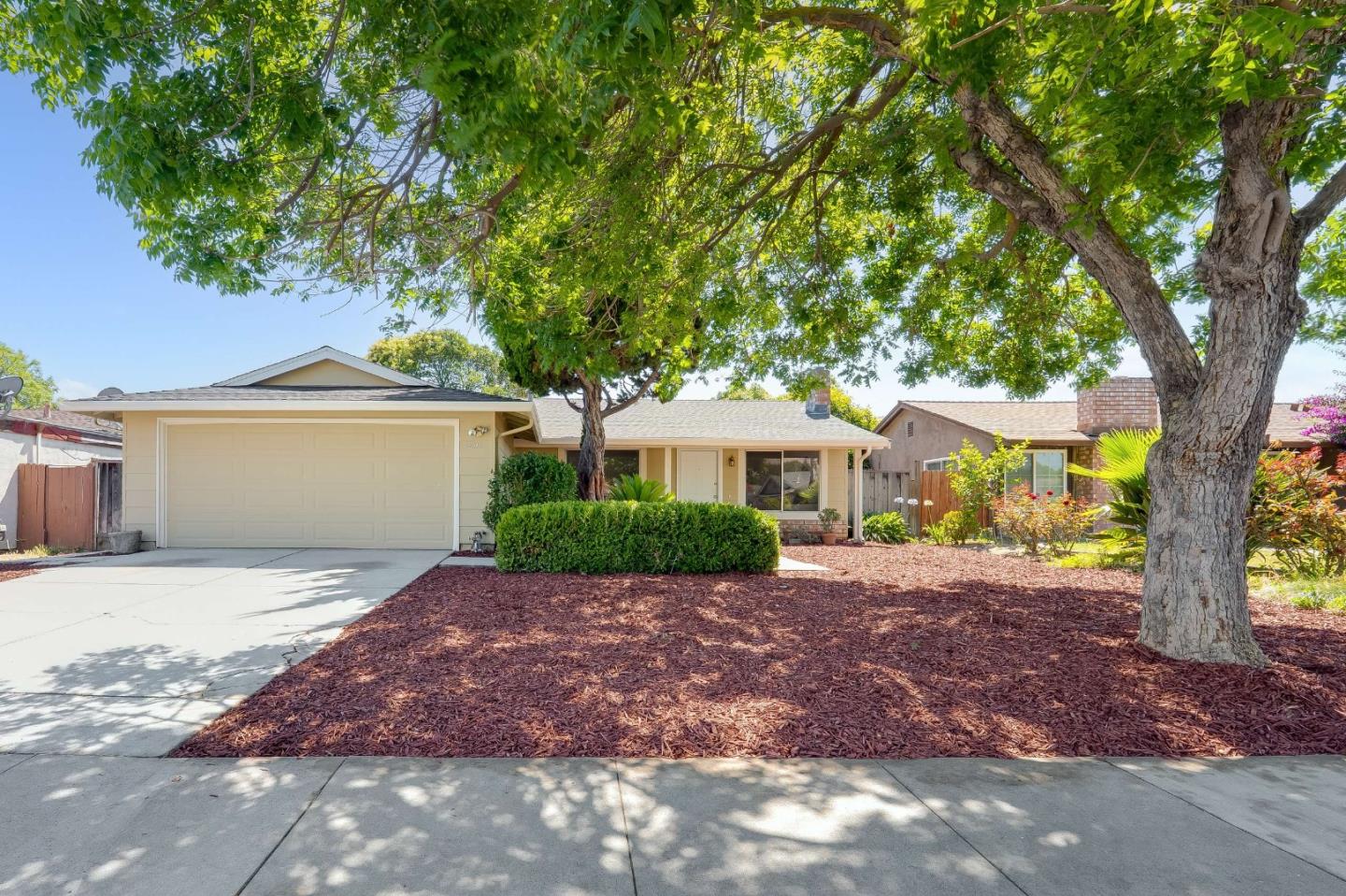 2403 Ridgeglen Way