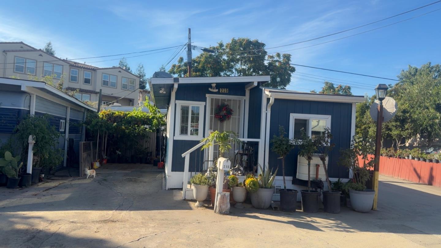 527 Mclaughlin Avenue 215, San Jose CA 95116
