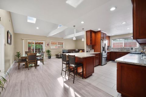 Tiny photo for 732 4th Avenue, REDWOOD CITY, CA 94063 (MLS # ML82037165)