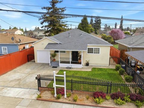 Photo of 732 4th Avenue, REDWOOD CITY, CA 94063 (MLS # ML82037165)