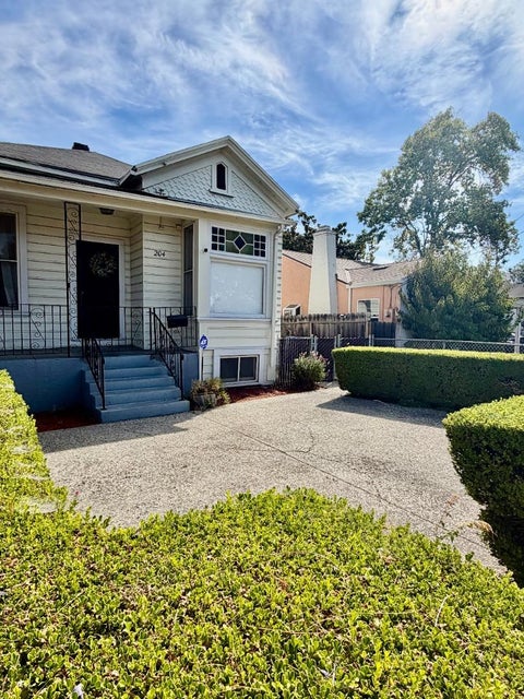 Photo of 204 N 24th Street, SAN JOSE, CA 95116 (MLS # ML82063257)