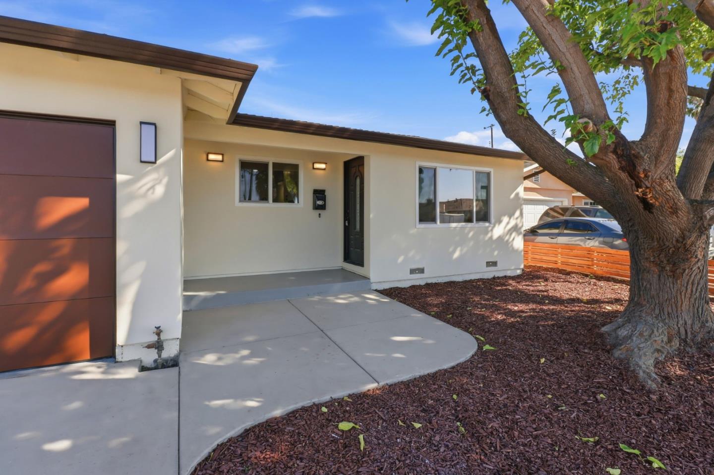 2736 Twin Oaks Lane
