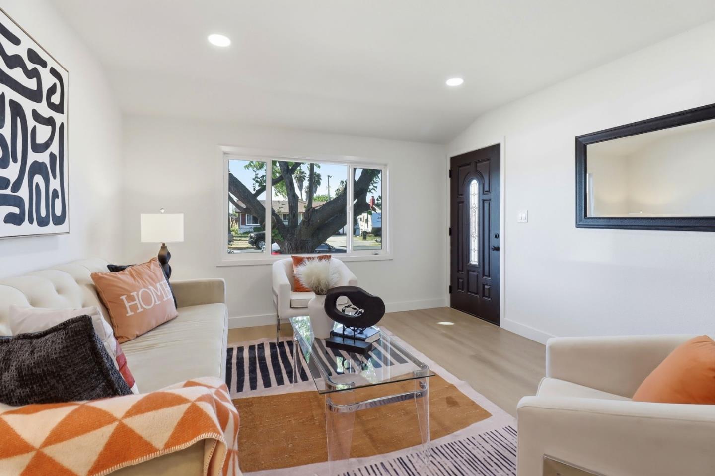 2736 Twin Oaks Lane