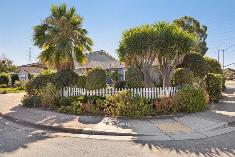 999 Lurline Drive