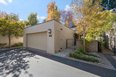 Photo of 1629 Fruitwood Court, SAN JOSE, CA 95125 (MLS # ML82027922)
