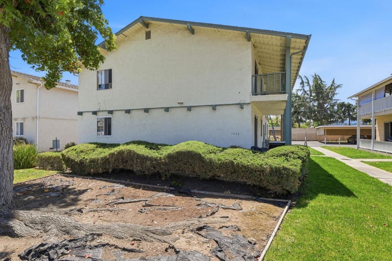 1745 Ross Circle