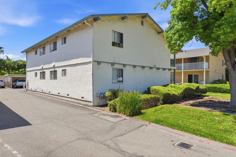 1745 Ross Circle