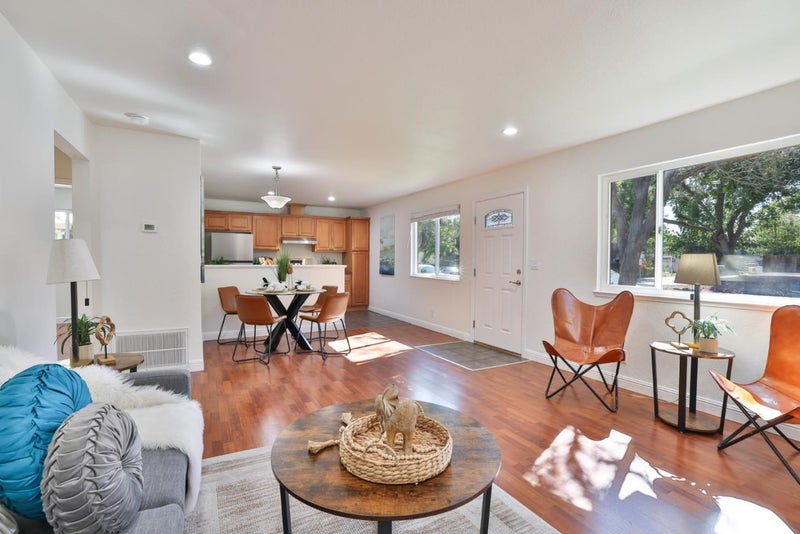 207 Coy Drive 1