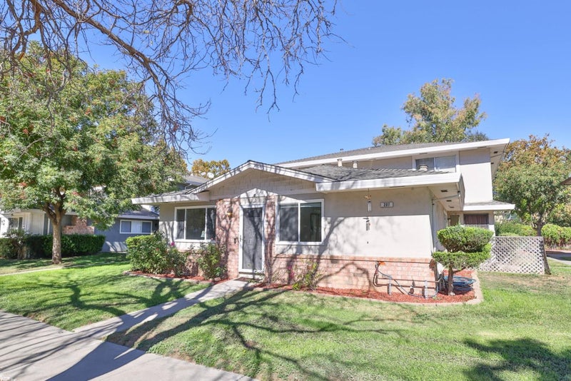 207 Coy Drive 1