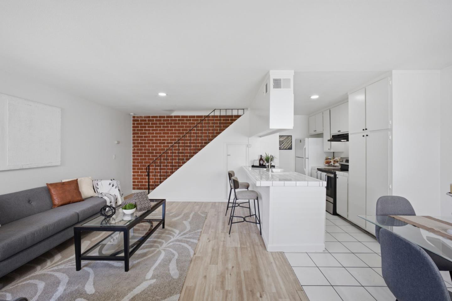 811 North Capitol Avenue 3