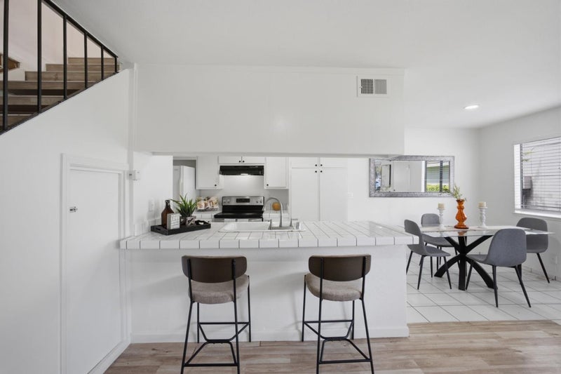 811 North Capitol Avenue 3