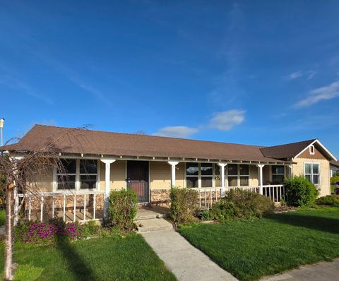 Photo of 14200 Sycamore Avenue, San Martin, CA 95046 (MLS # ML82034881)