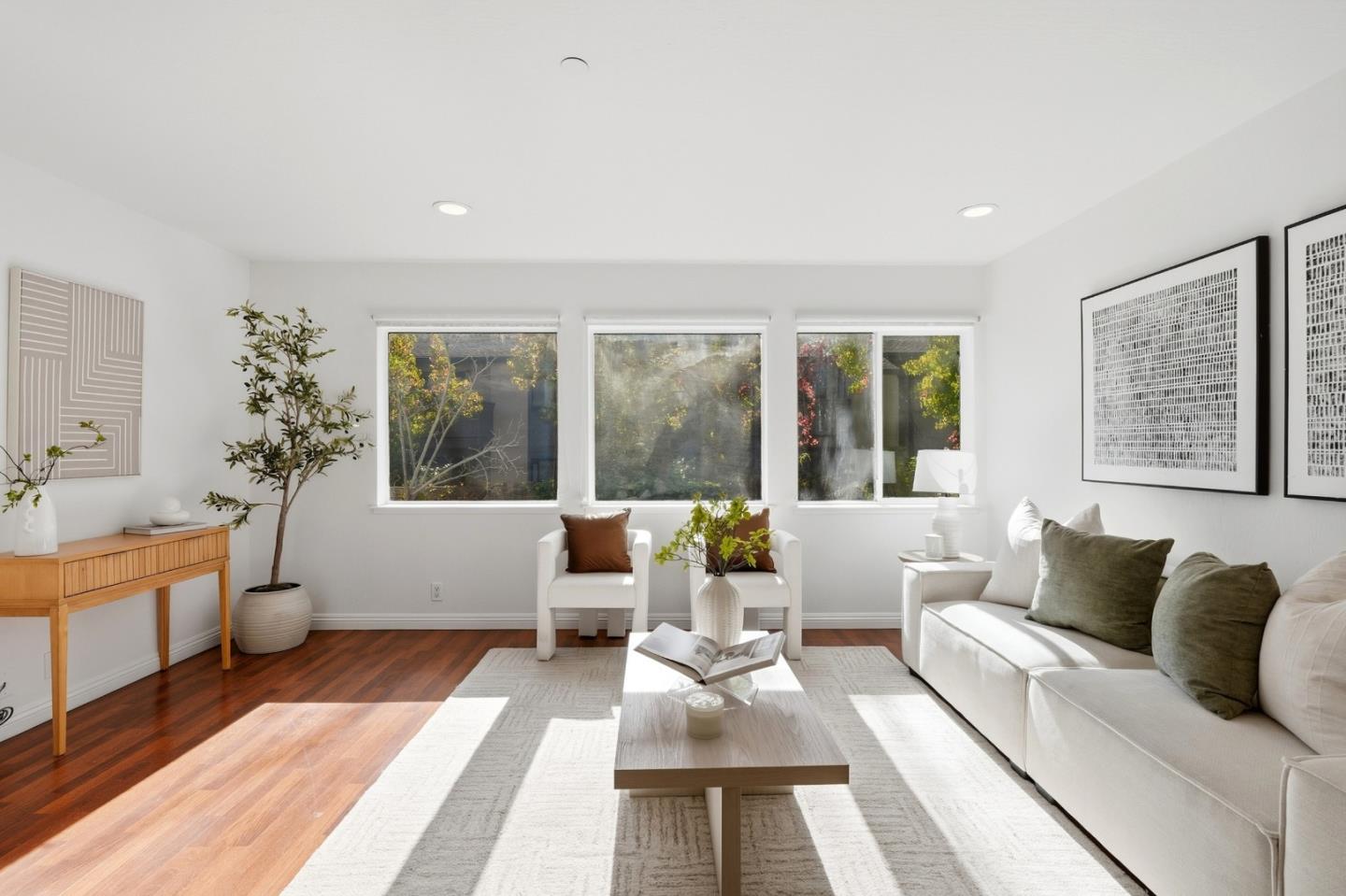 320 Peninsula Avenue 211