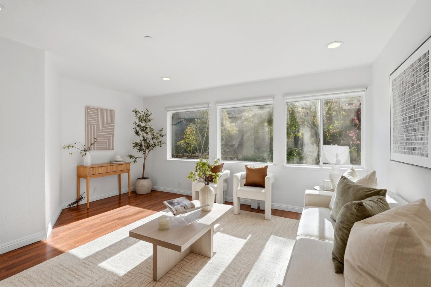 320 Peninsula Avenue 211
