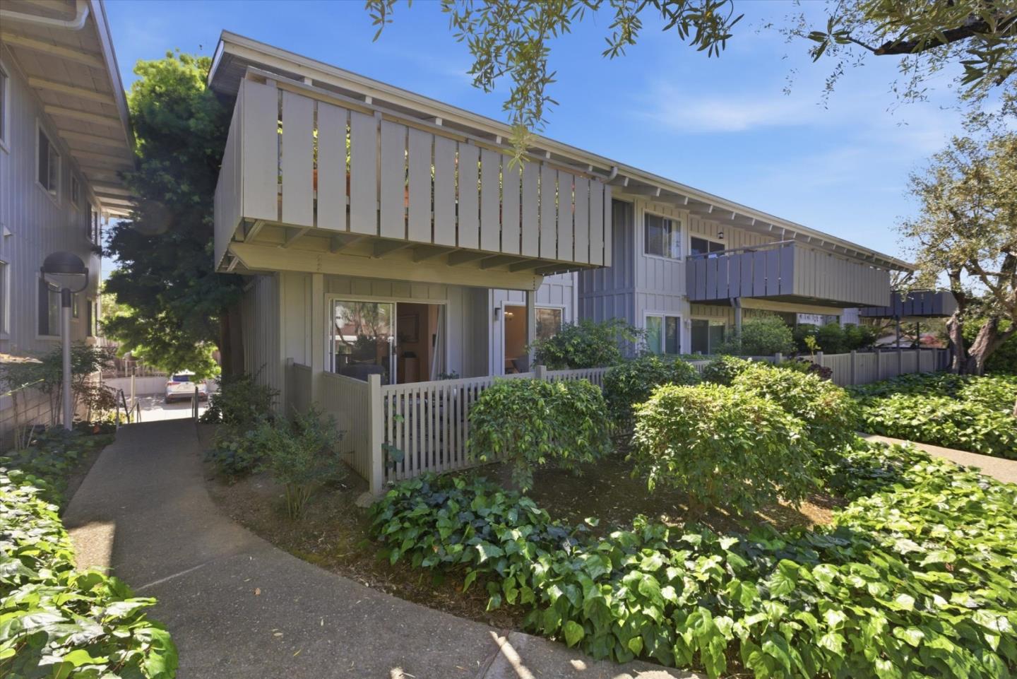 255 South Rengstorff Avenue 7