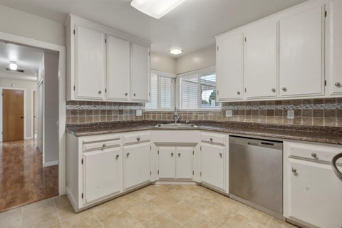 Tiny photo for 924 San Vincente Avenue, SALINAS, CA 93901 (MLS # ML82059440)