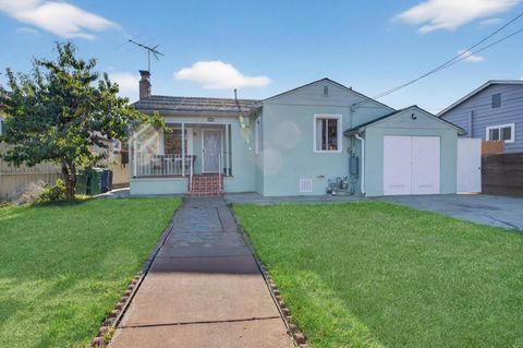 Photo of 22133 Peralta St, HAYWARD, CA 94541 (MLS # ML82026307)
