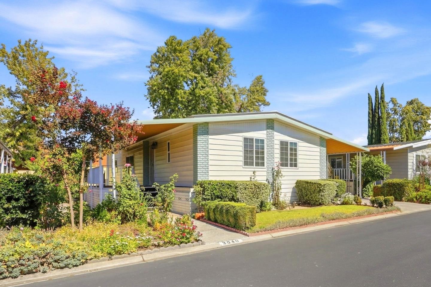 3040 Oakbridge Drive