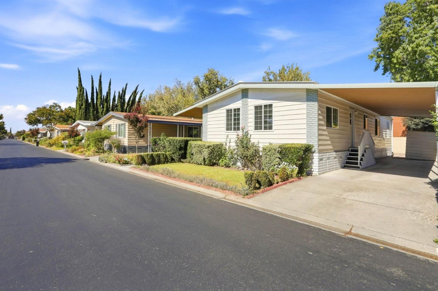 3040 Oakbridge Drive