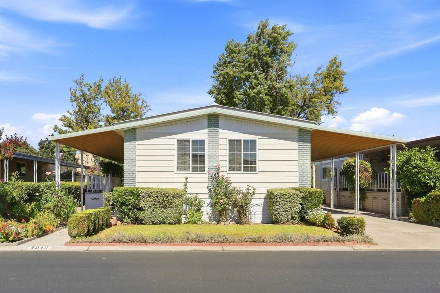 3040 Oakbridge Drive